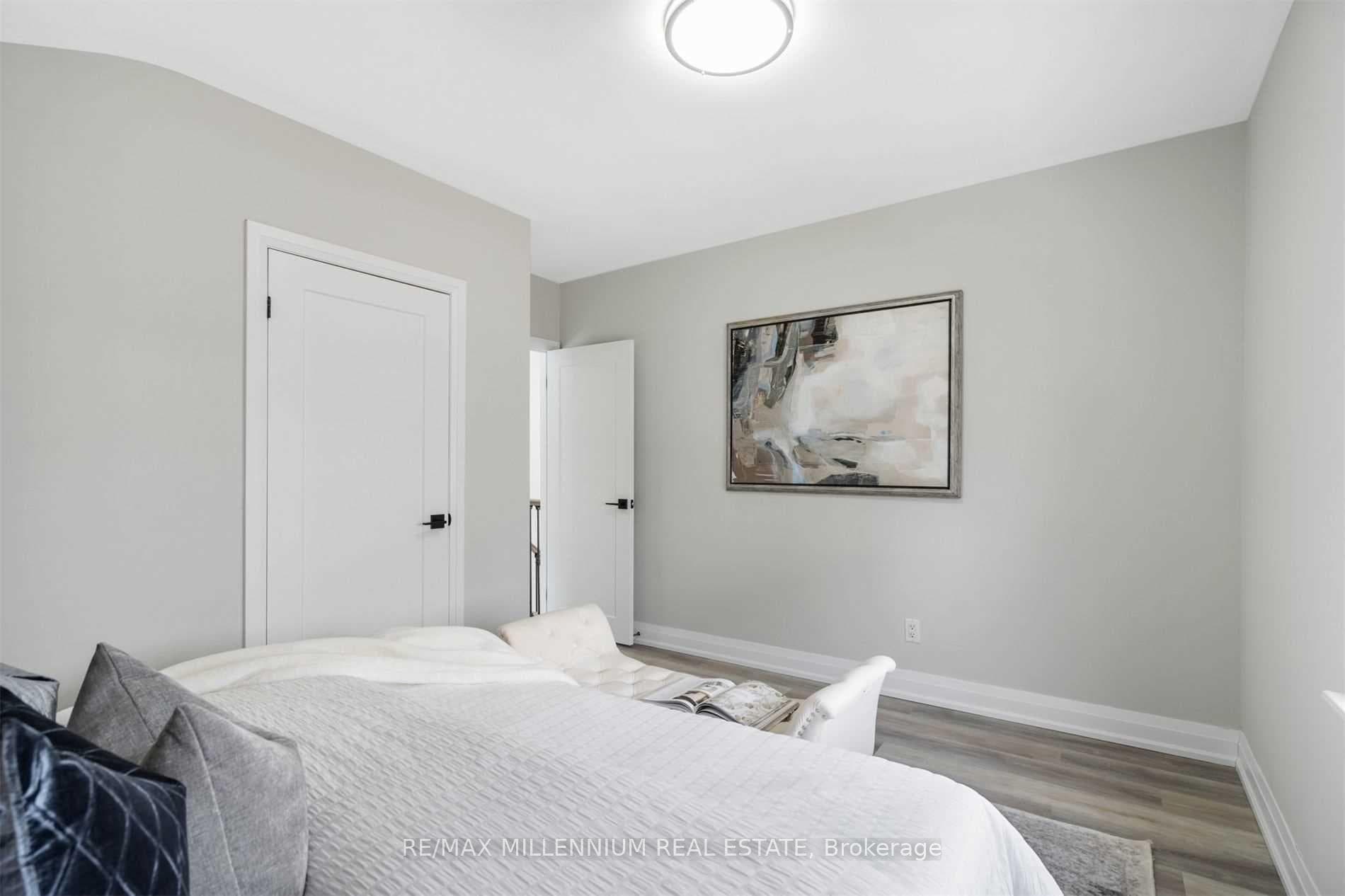 46 Mcgilvray Crescent photo 14