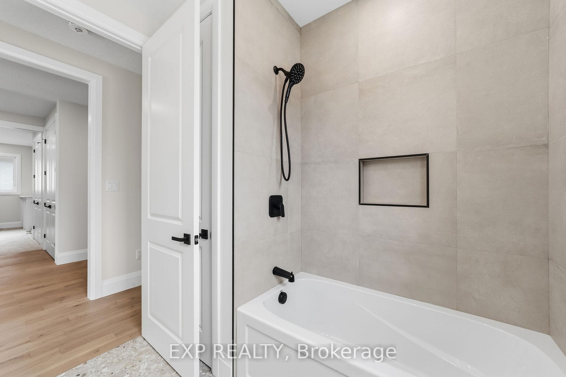 404 Erie Street photo 22