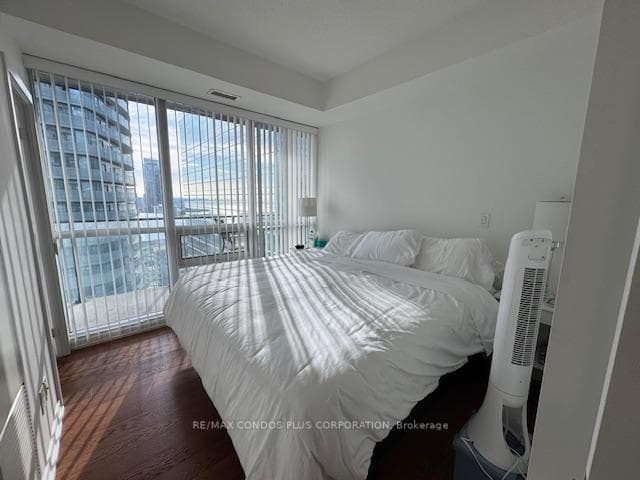 55 Bremner Boulevard Unit 3901 photo 7