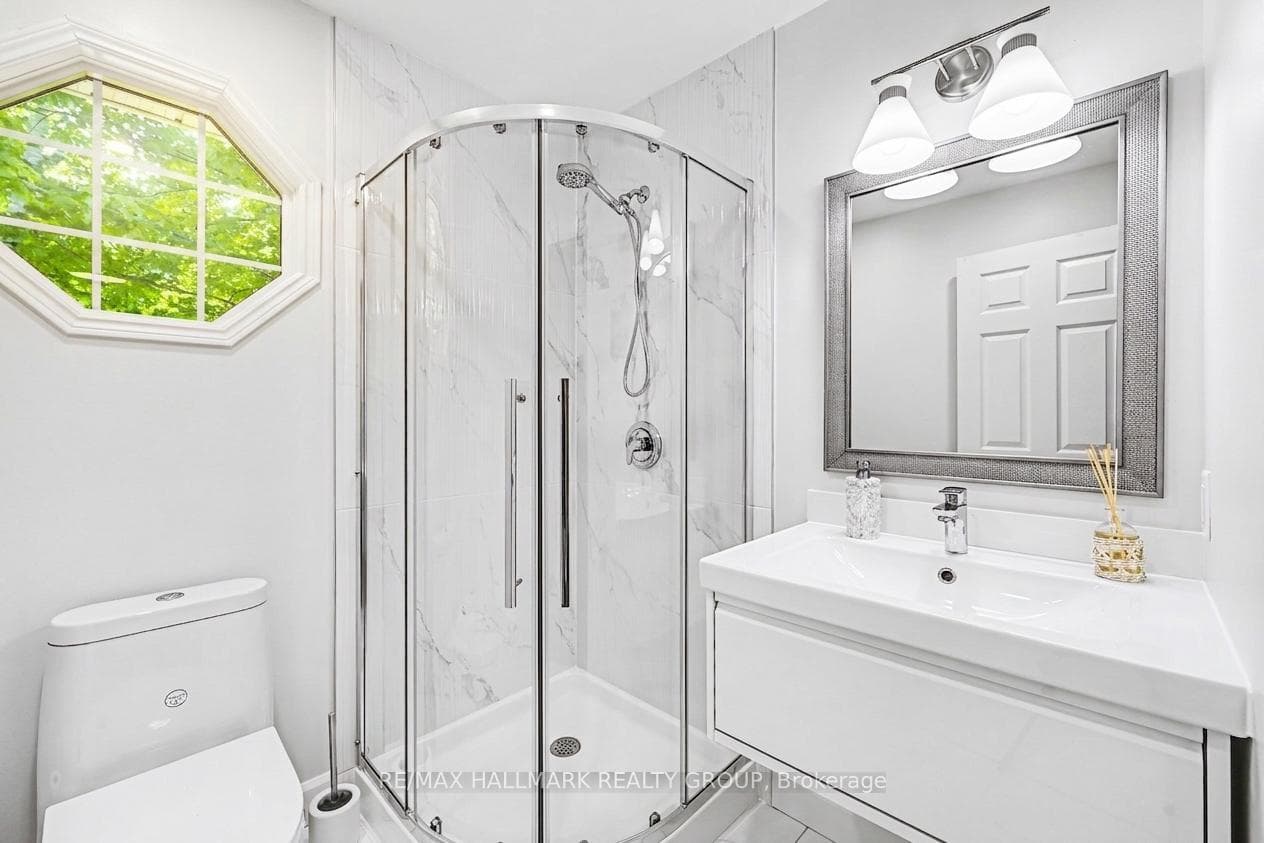 13 Bathurst Street photo 23