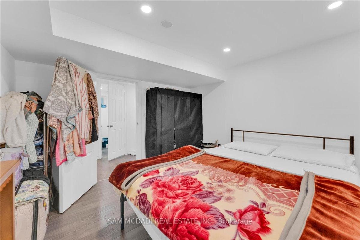 4088 Broughton Avenue photo 33