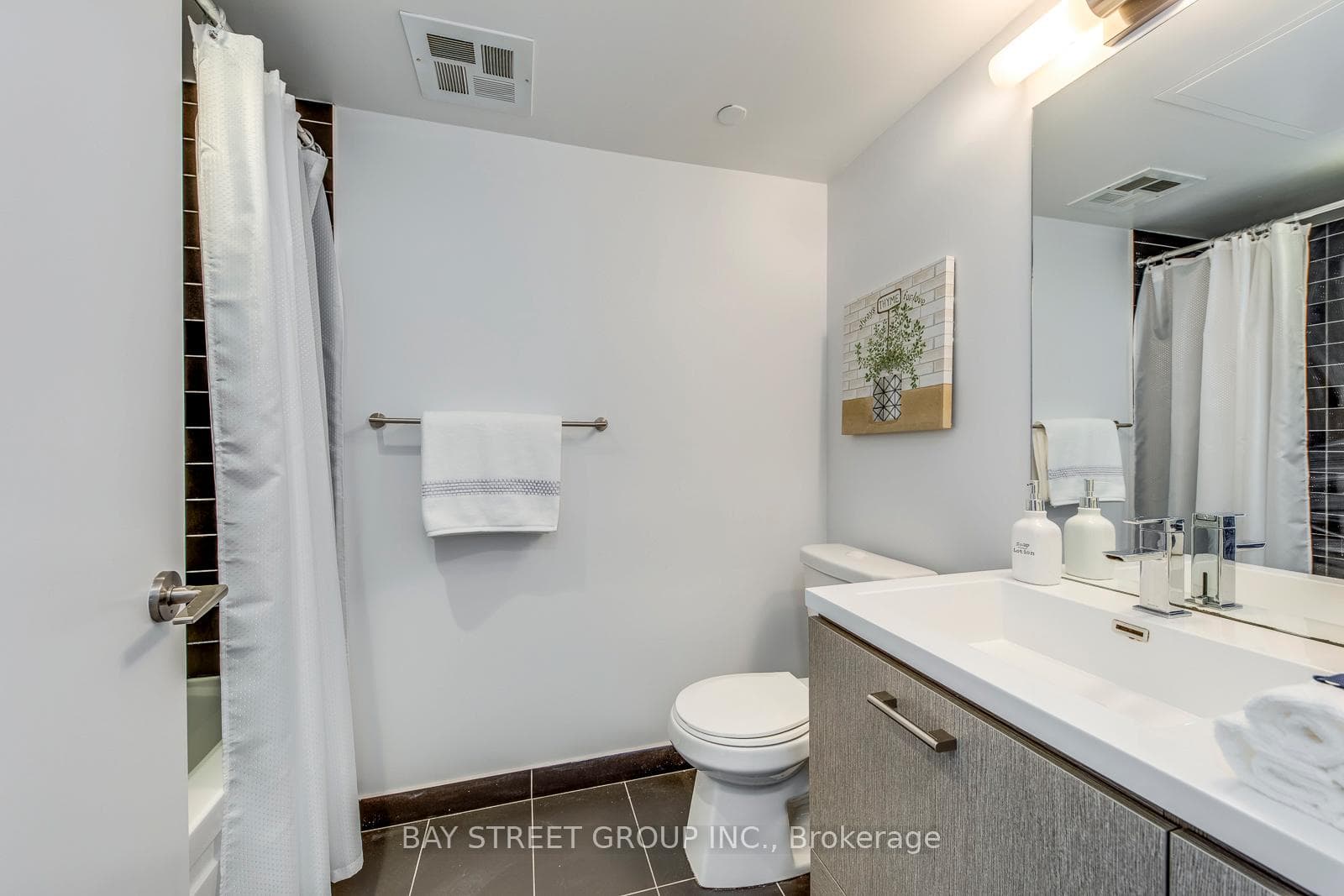 87 Peter Street Unit 1305 photo 23