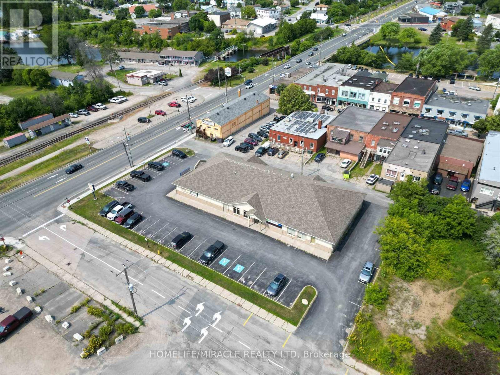 9 Lawton Avenue photo 6