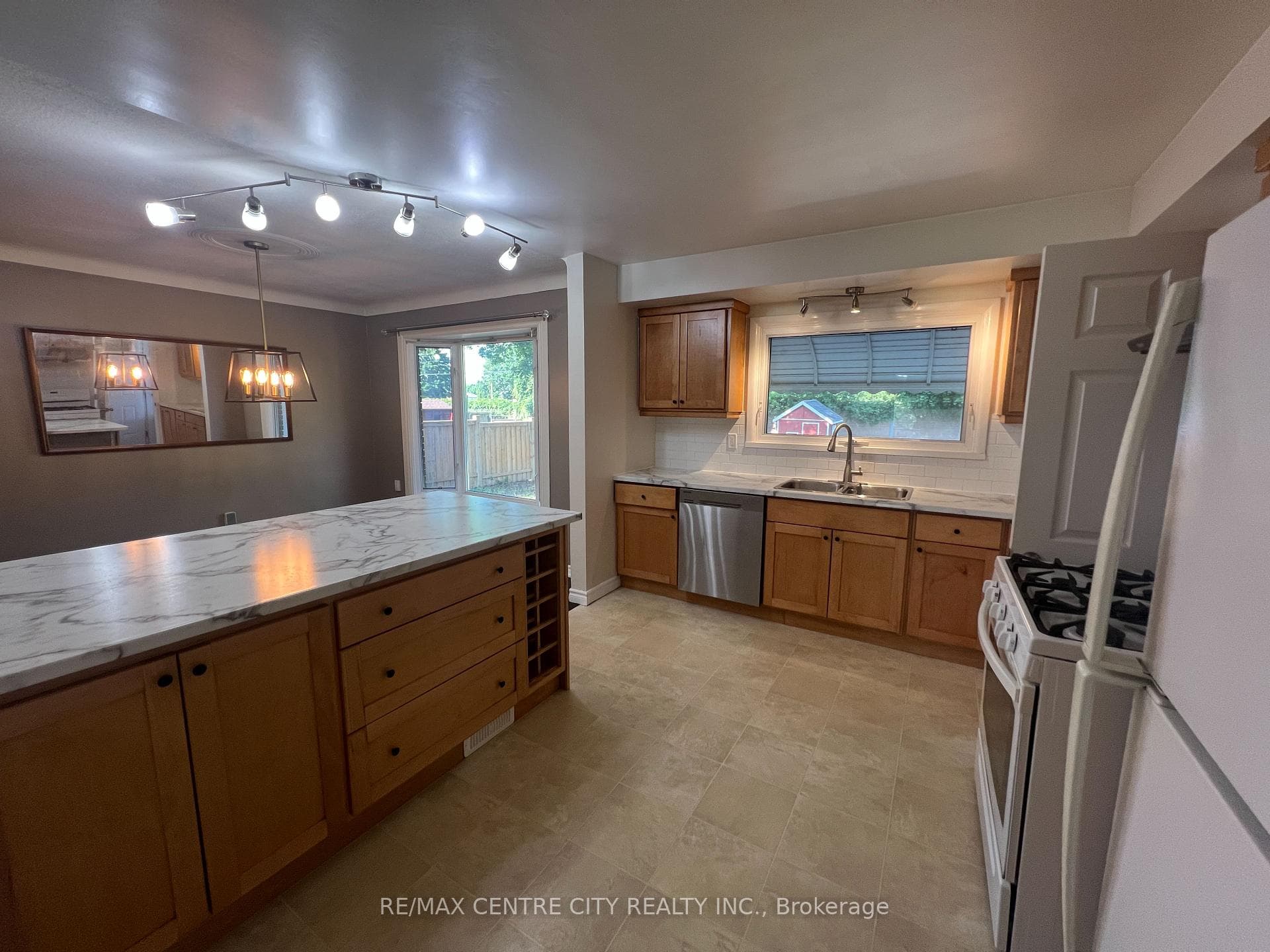 74 Brentwood Crescent photo 13