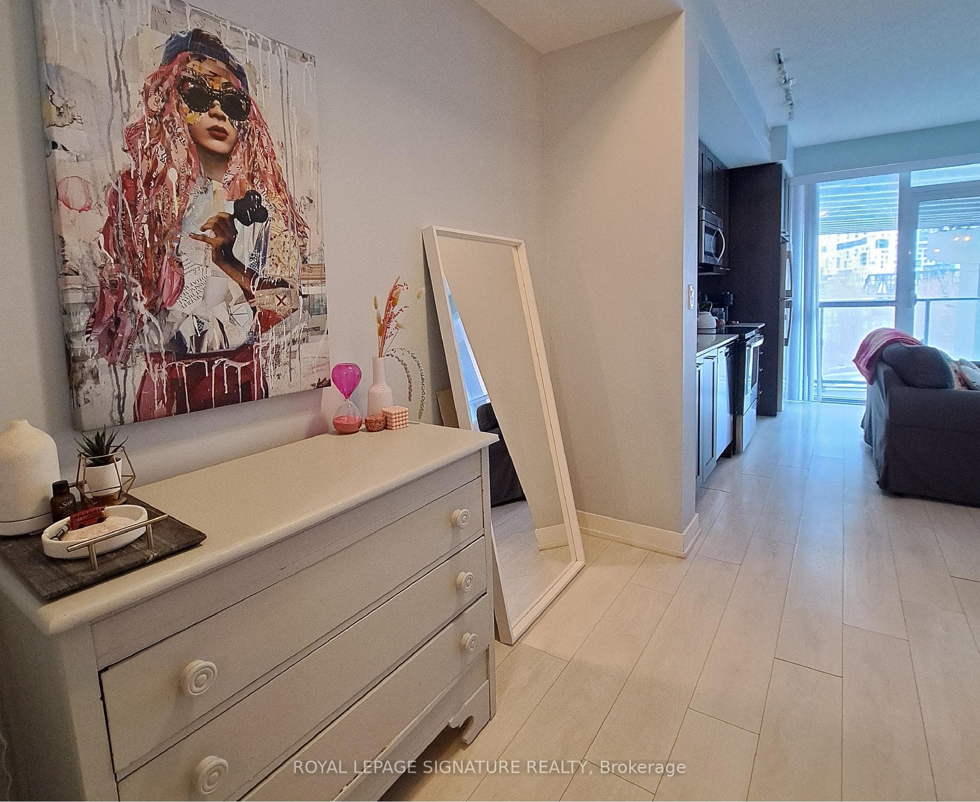 50 Bruyeres Mews Unit 505 photo 3