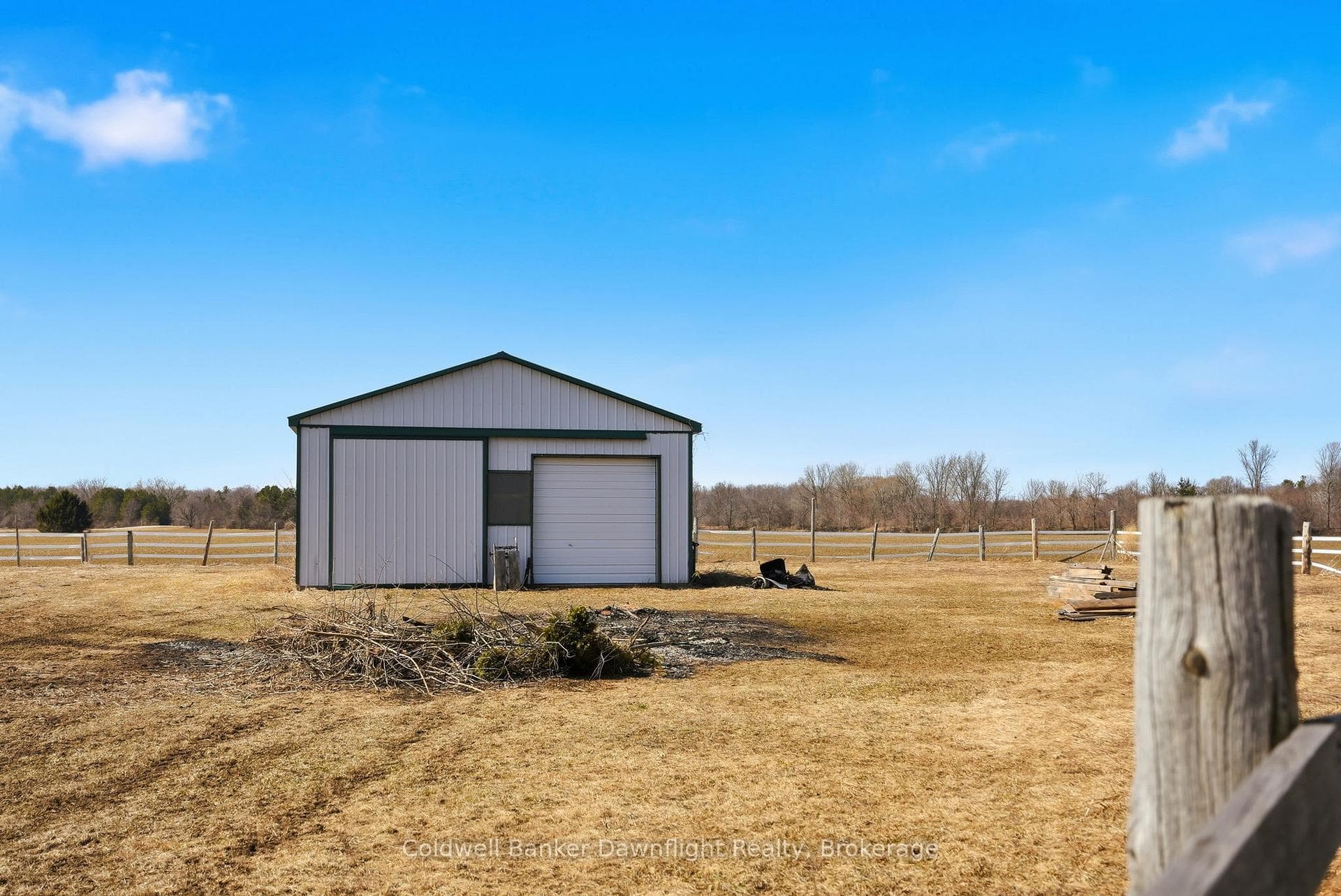 Horse barn with 6 stalls