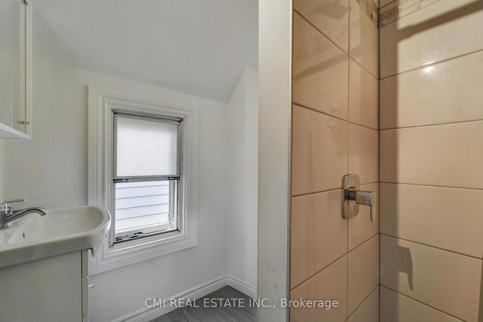 95 Adeline Street photo 22