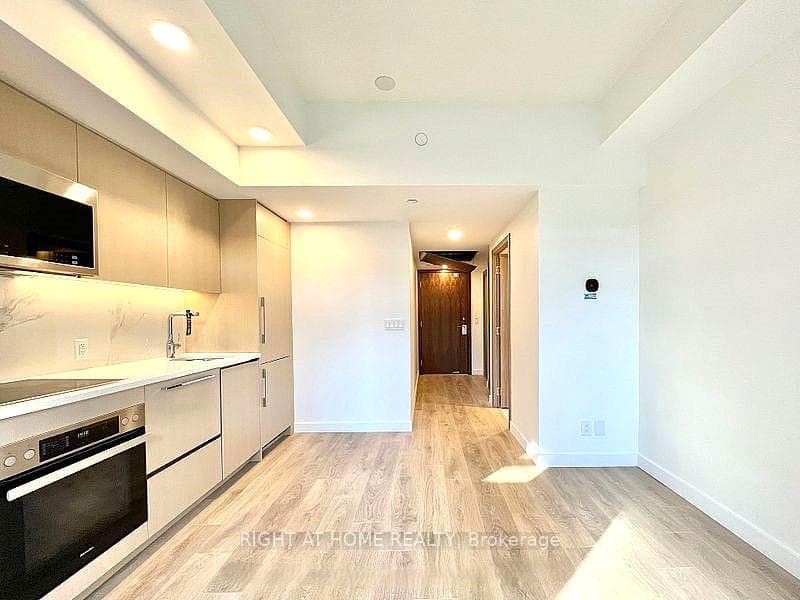 38 Widmer Street Unit 709 photo 2
