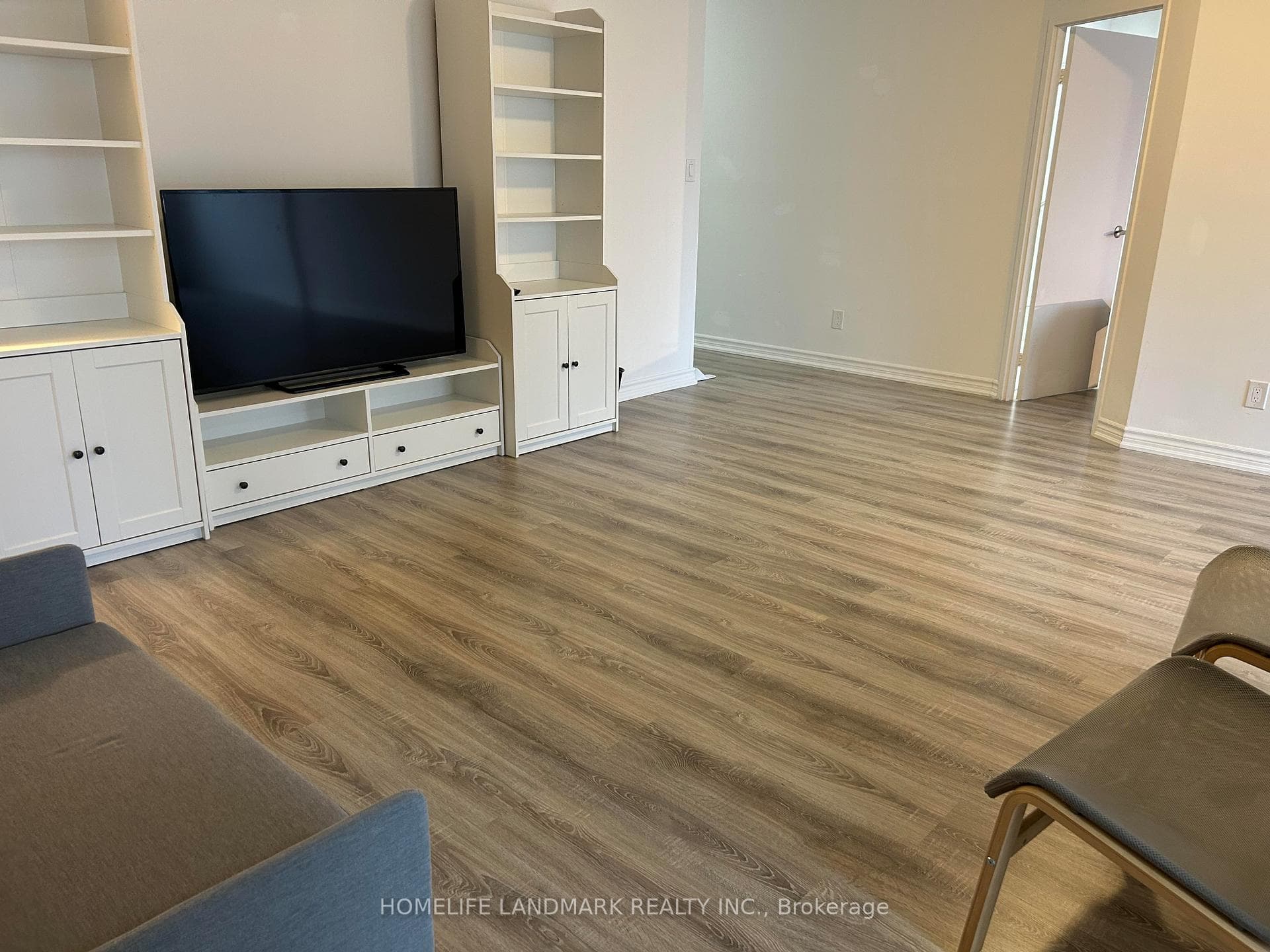 633 Bay Street Unit 2413 photo 4