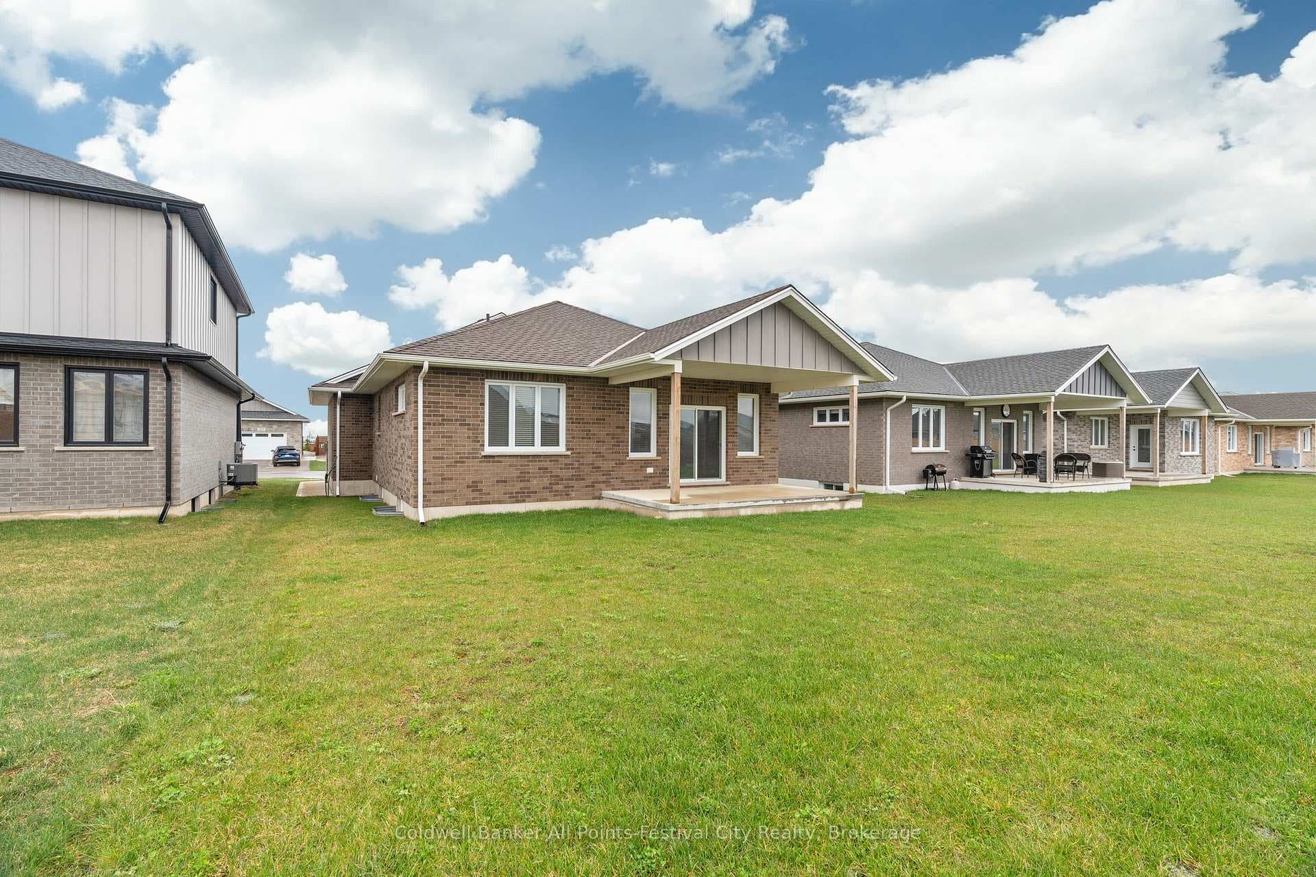 463 Warren Street photo 41