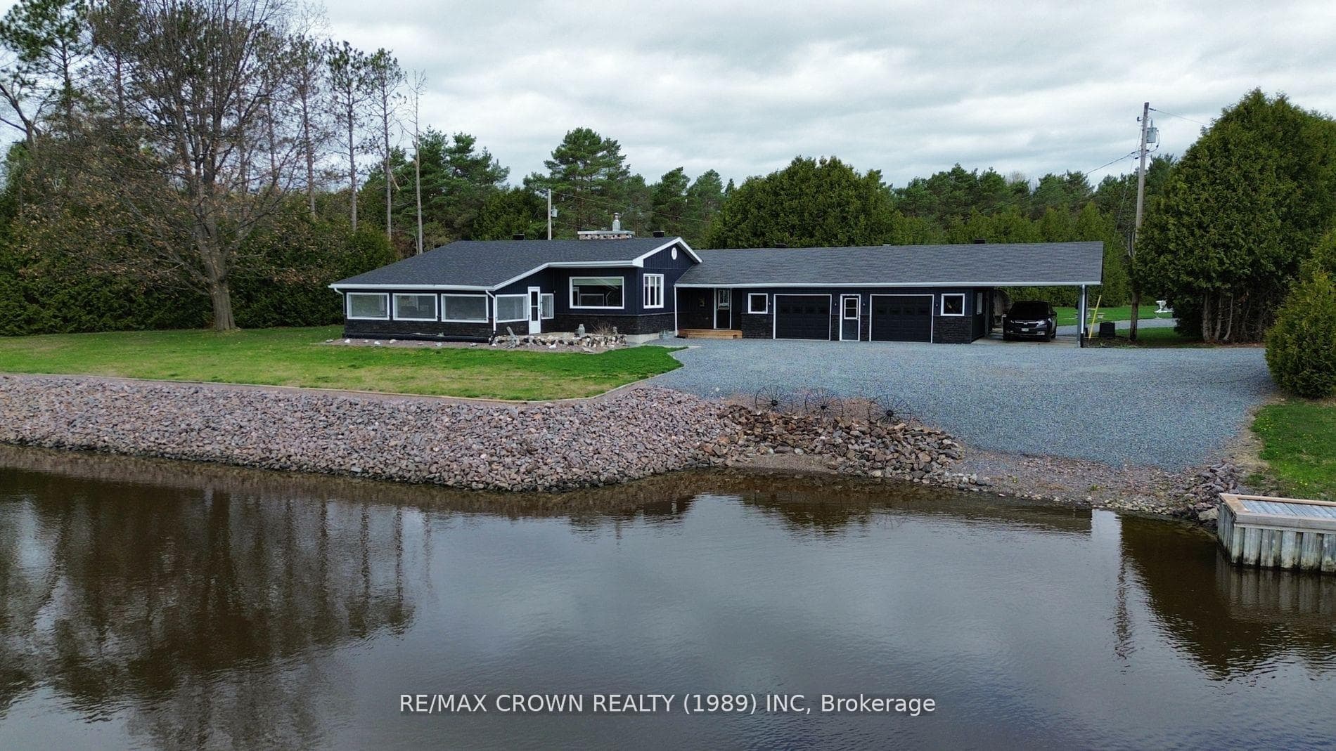 790 Lalande Road photo 3