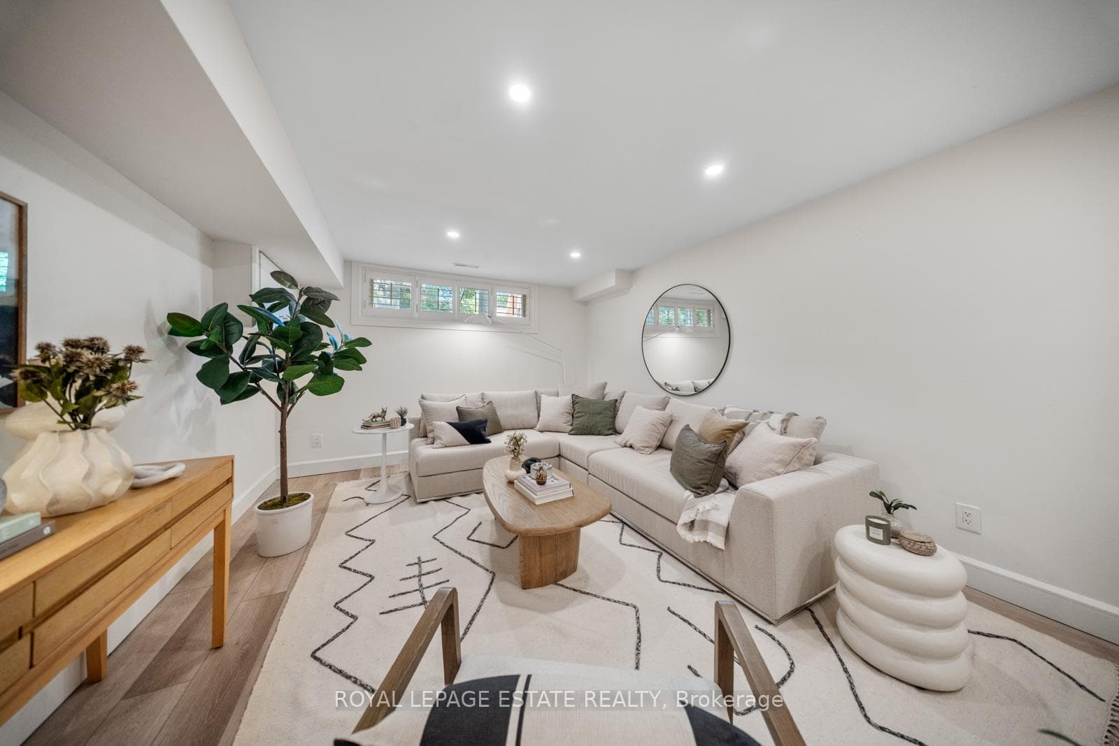 6 Woodfield Road photo 27