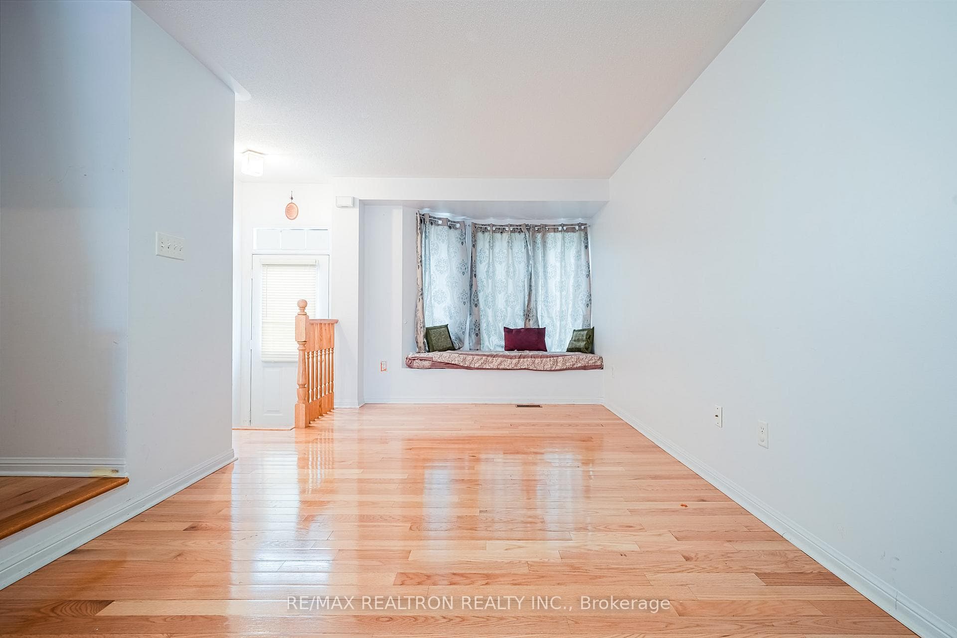 19 Coyote Crescent photo 5