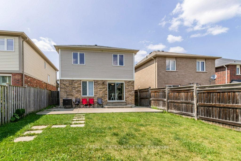 16 Newport Crescent photo 27