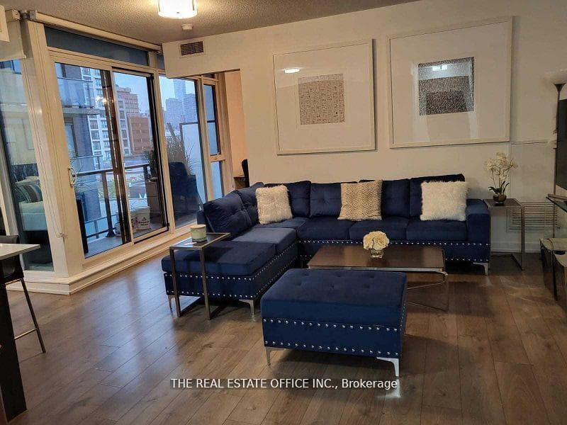 297 College Street Unit 603 photo 3