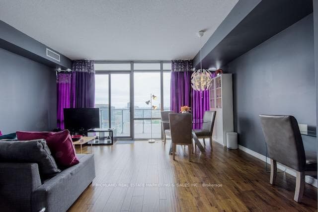 832 Bay Street Unit 2101 photo 18