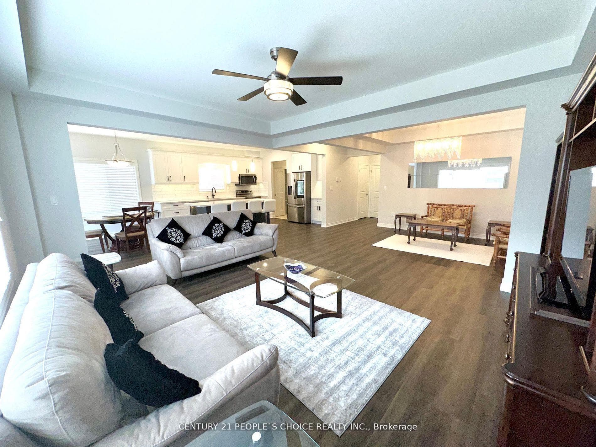 34 Swan Avenue photo 9