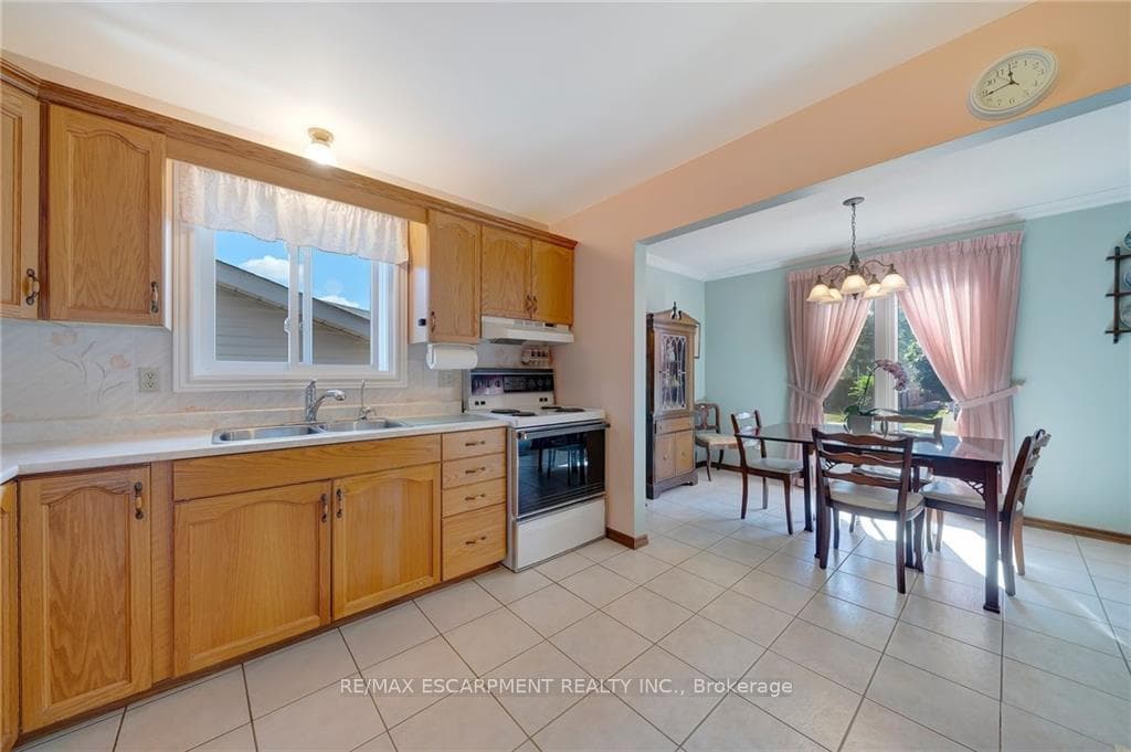 55 Latzer Crescent photo 13