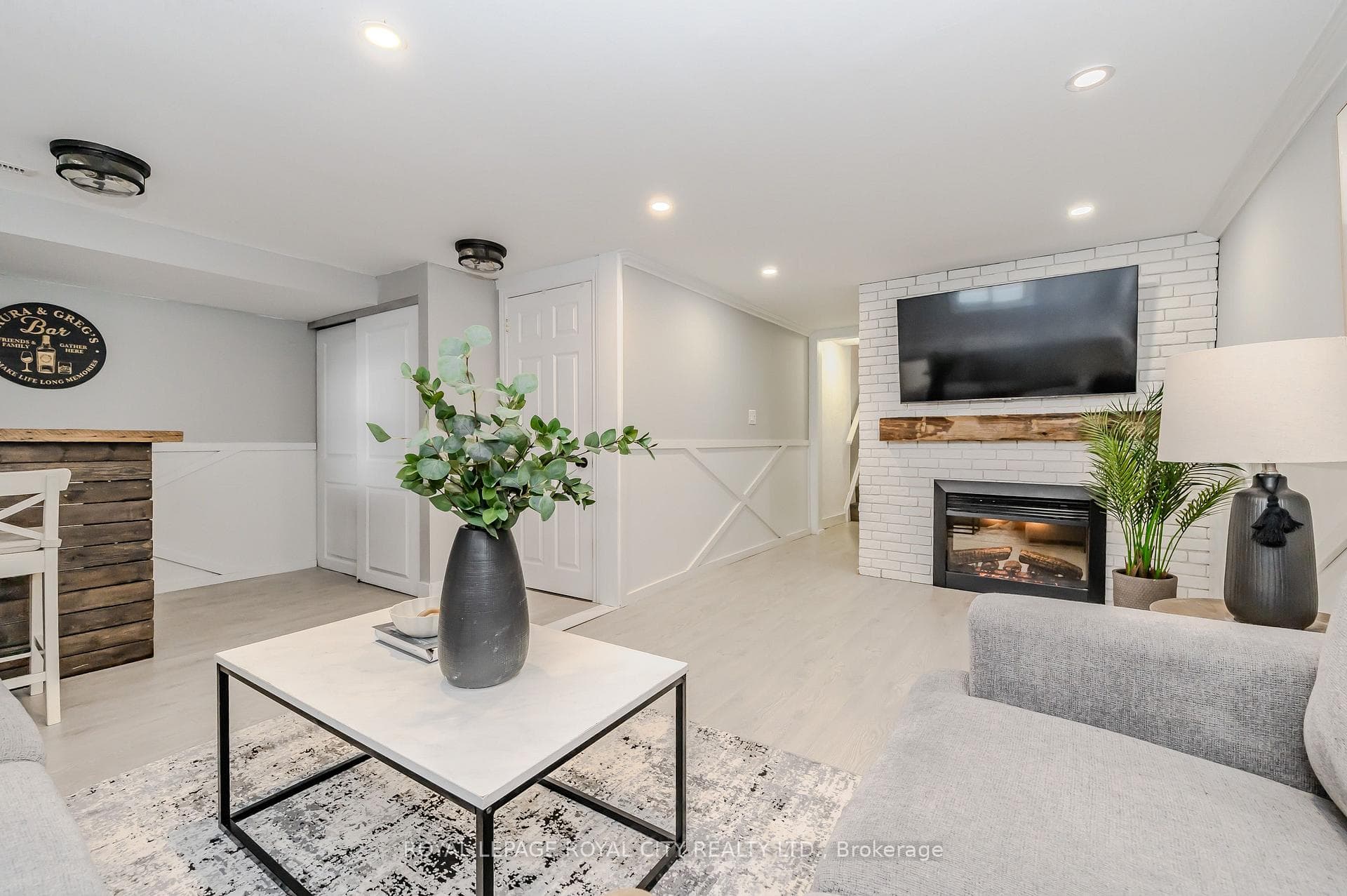 16 Nickolas Crescent photo 31