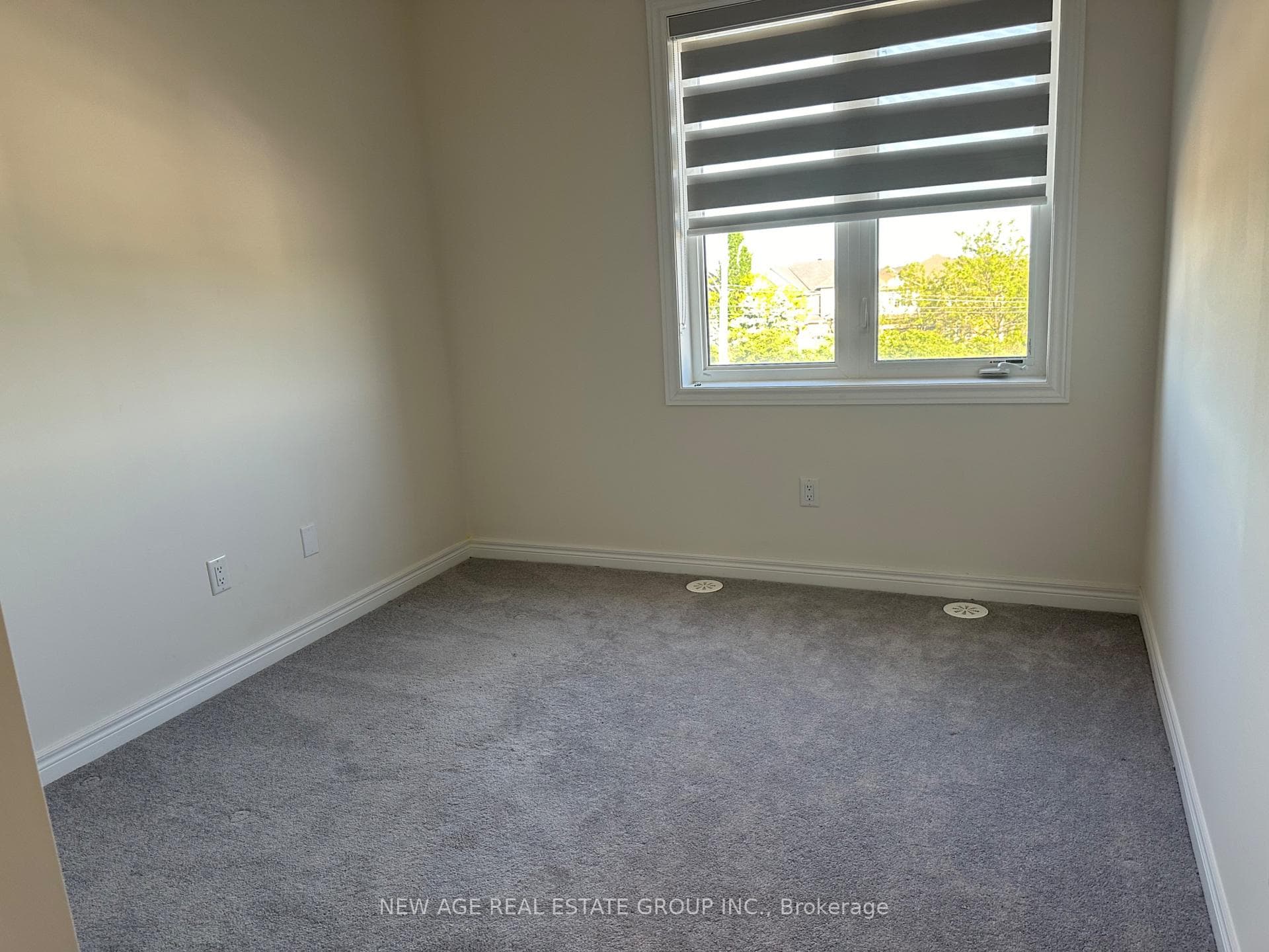 517 Dundas Street photo 32