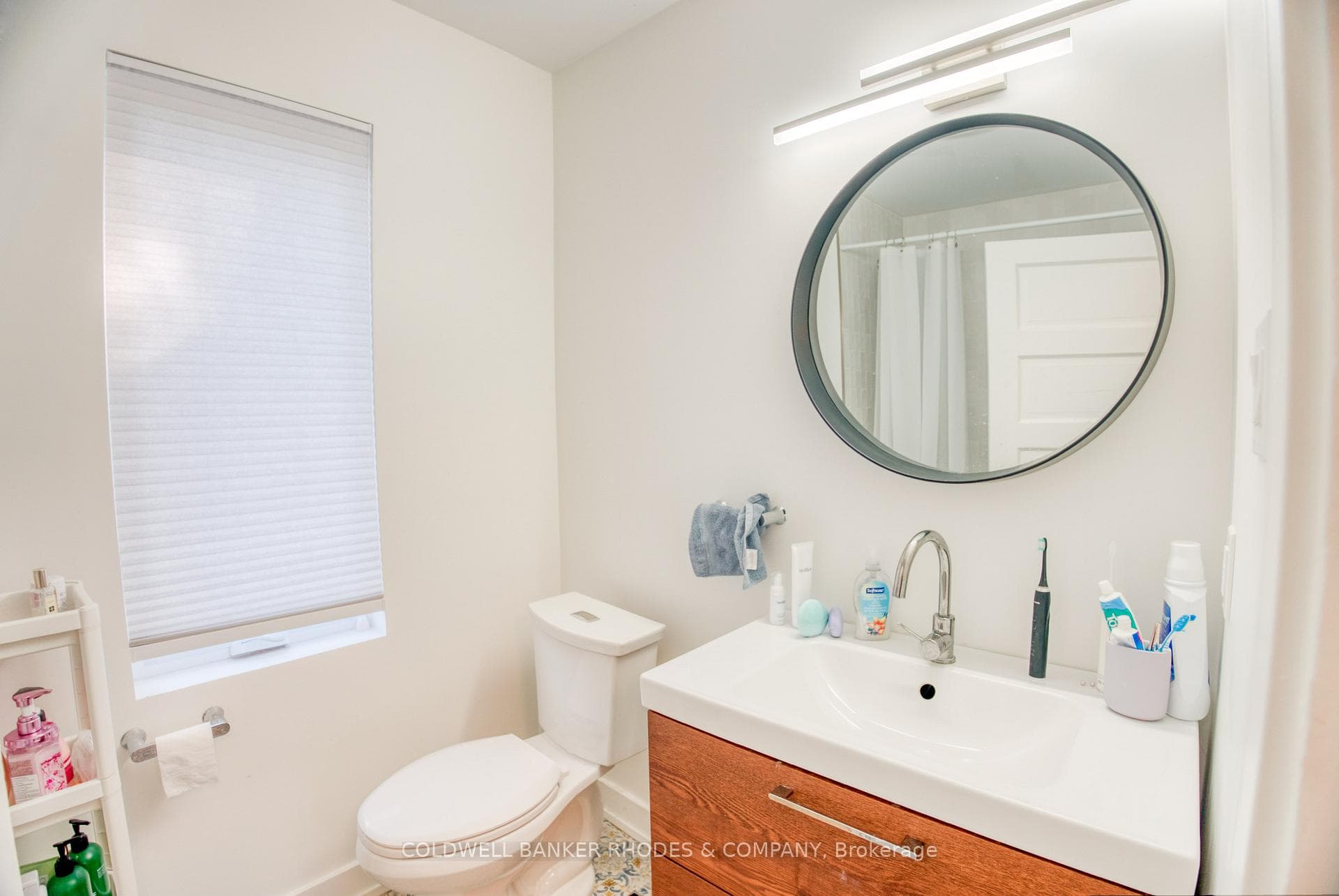4-piece main bathroom