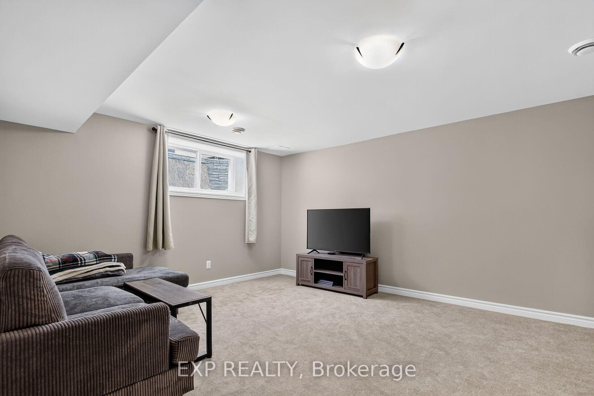 98 Seabert Drive photo 32