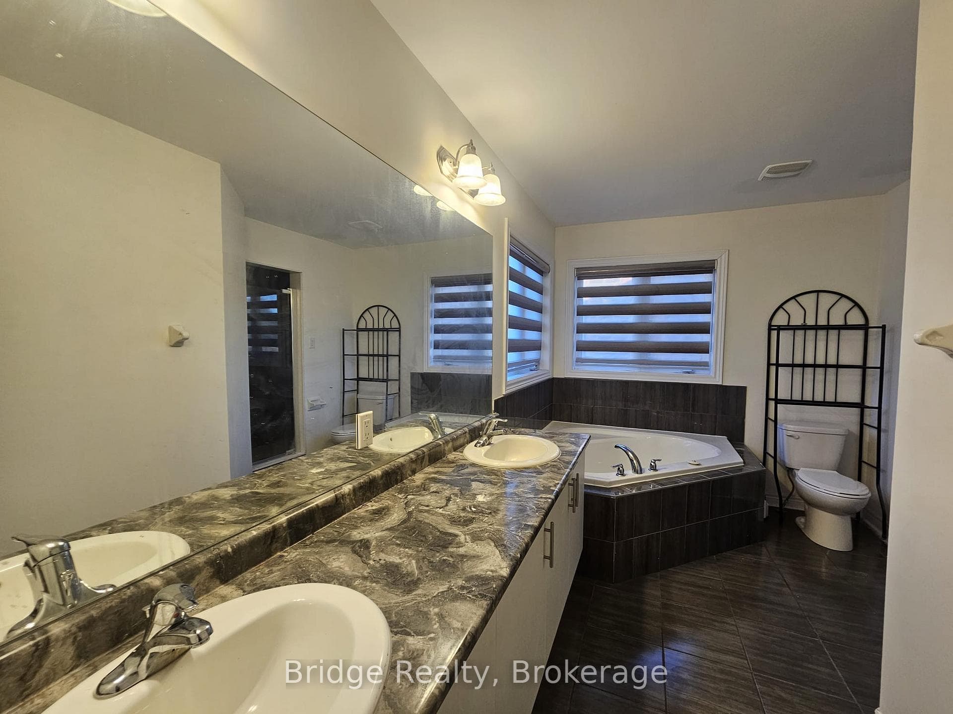 459 Thompson Street photo 19