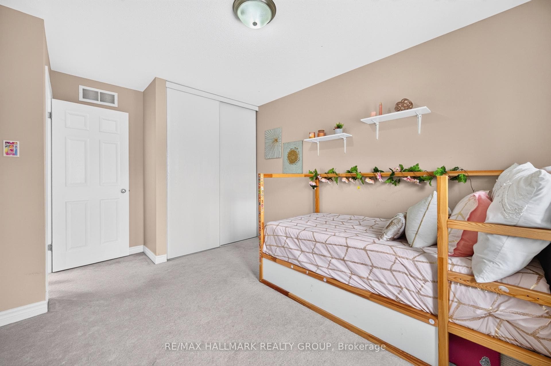 599 Malkowski Street photo 26