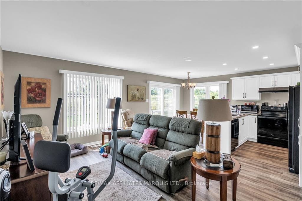 2184 BURKE Avenue photo 13