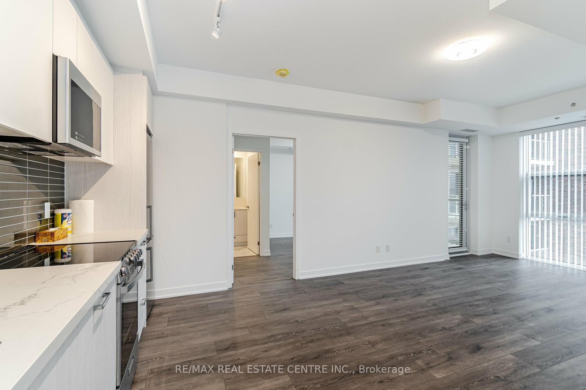 1787 St Clair Avenue Unit 405 photo 8