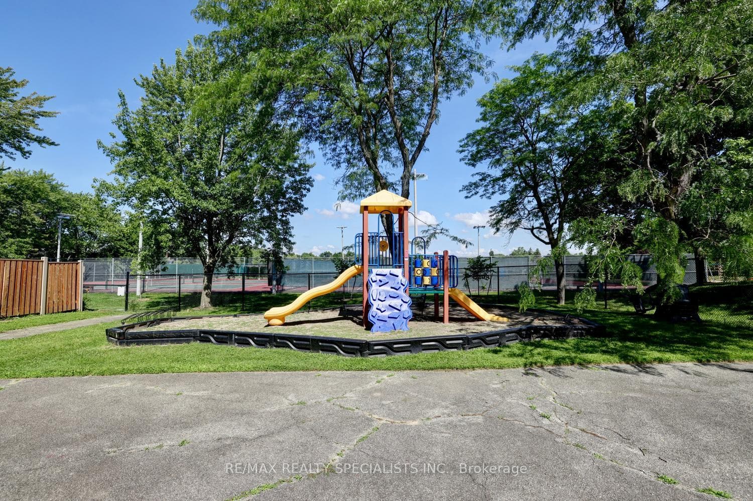 2445 Homelands Drive Unit 30 photo 35