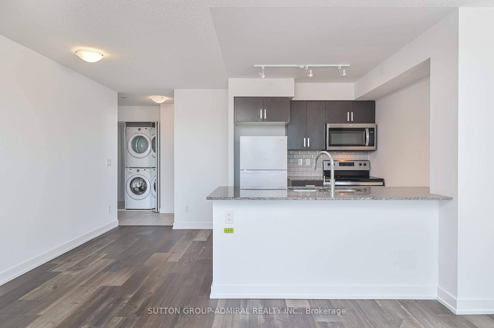 8 Trent Avenue Unit 809 photo 7