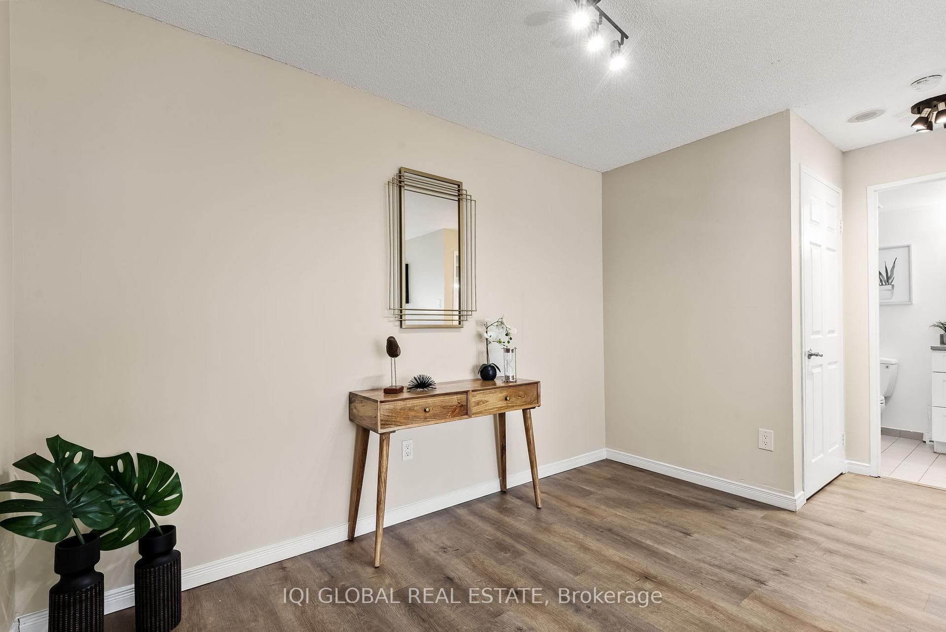 330 Rathburn Road Unit 1205 photo 9