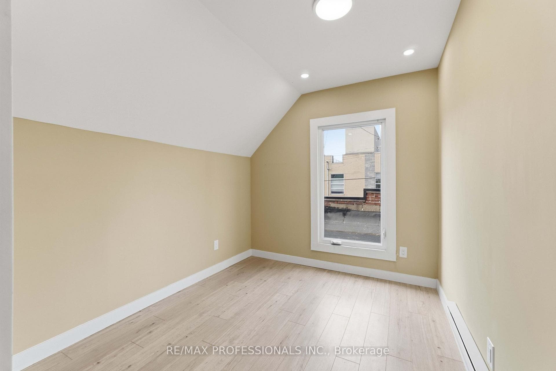 759 Barton Street photo 31