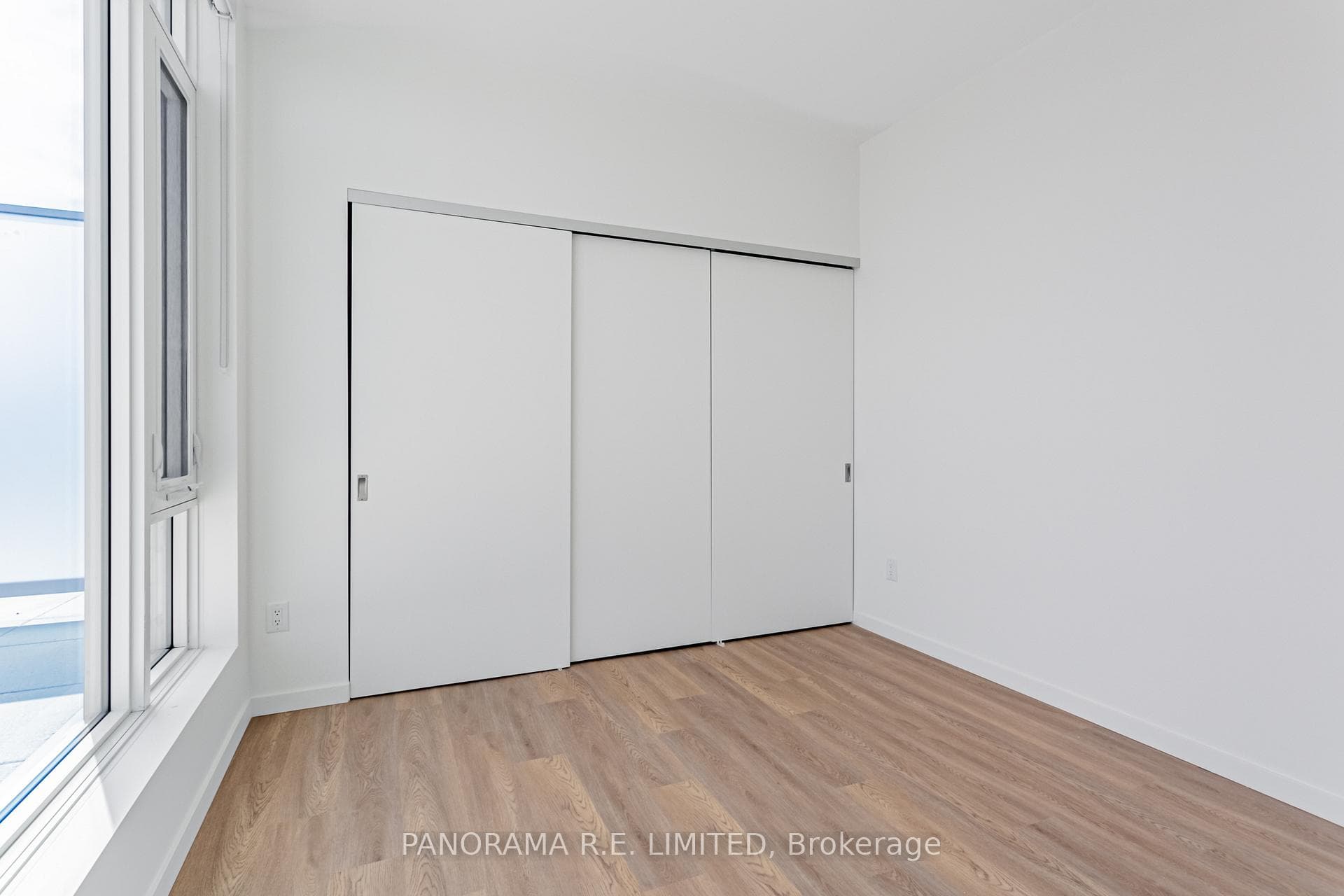 689 The Queensway N/A Unit PH822 photo 9