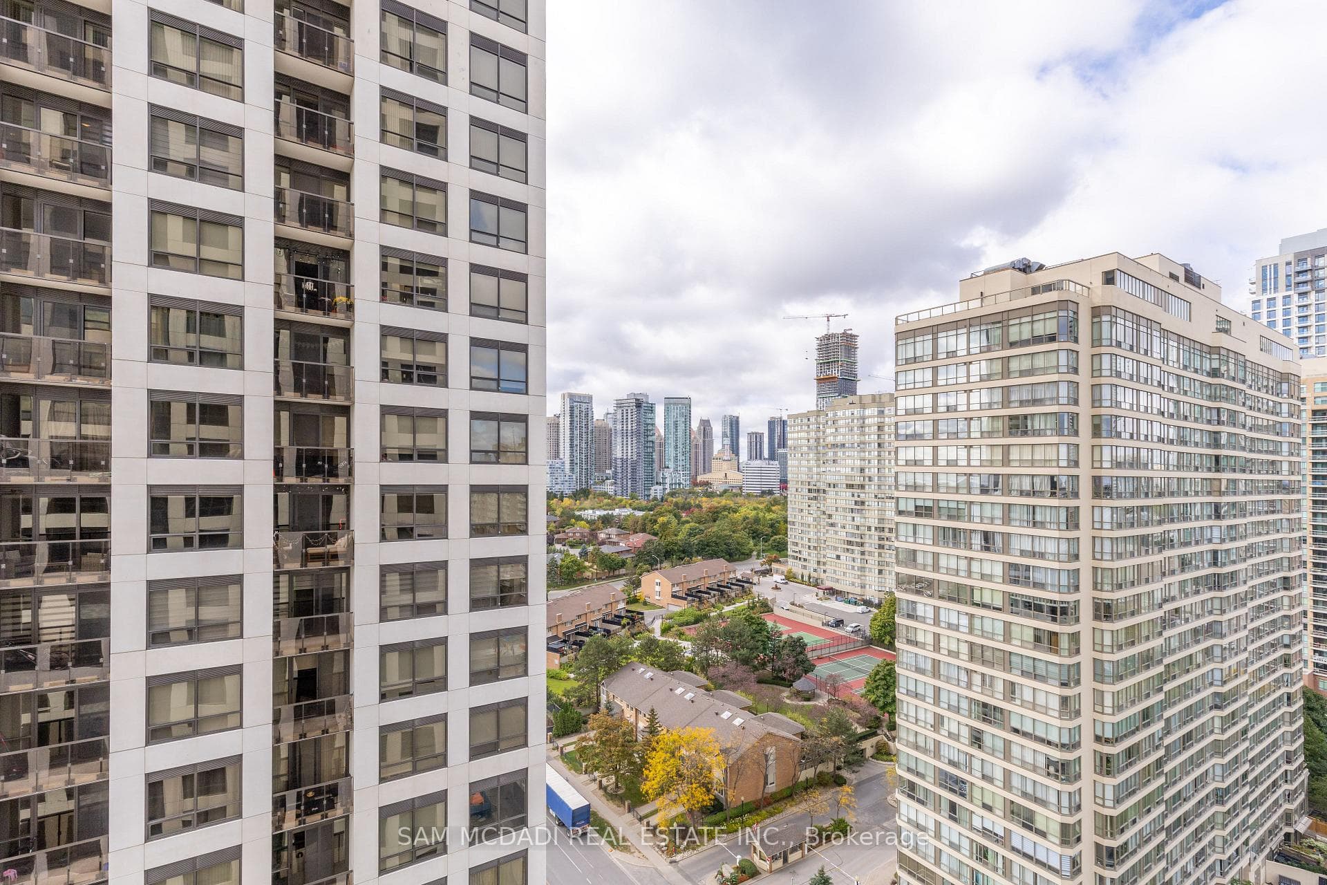 30 Elm Drive Unit 1409 photo 12