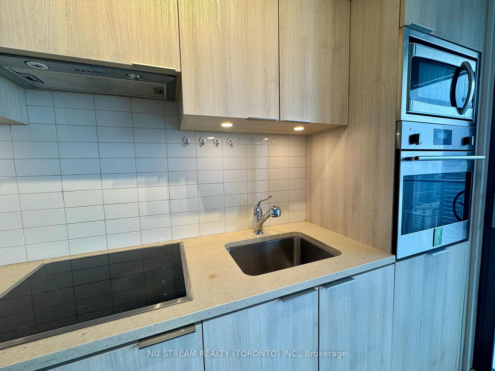 11 Wellesley Street Unit 3113 photo 18