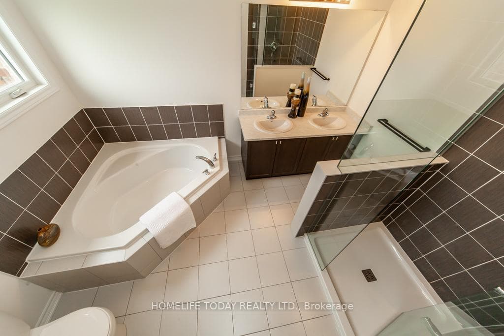 9 Hickling Lane photo 27