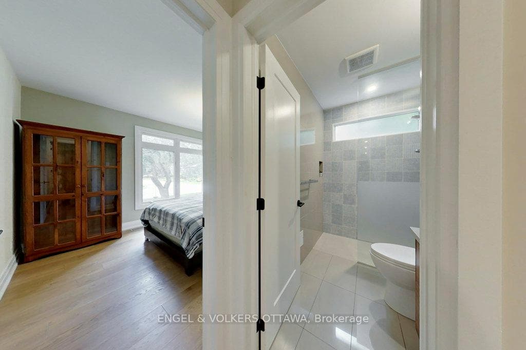 580 Thessaly Circle photo 18