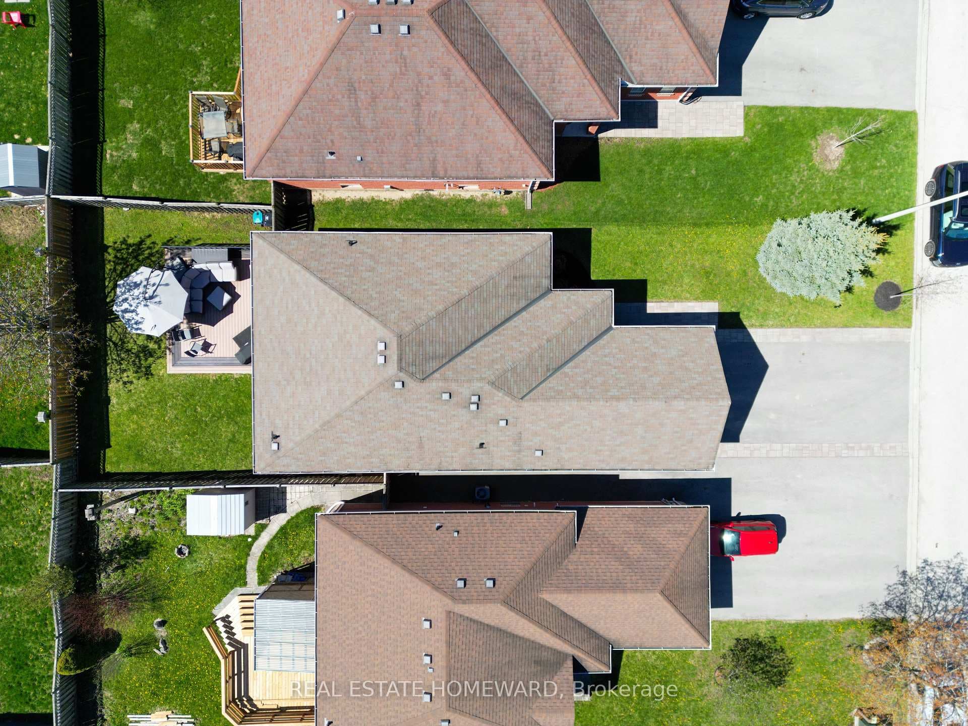 1283 Vincent Crescent photo 4