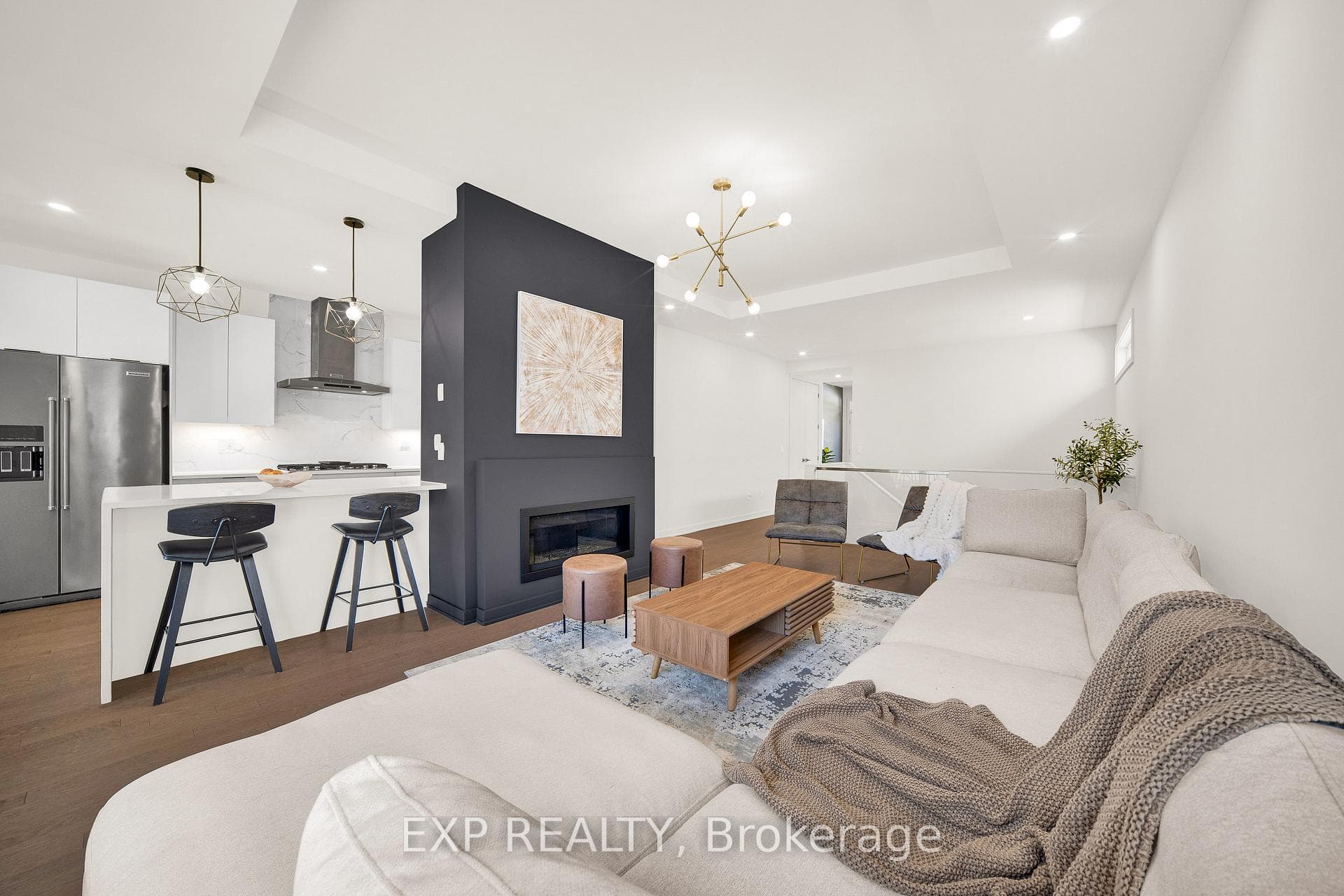 708 Wooler Place photo 5
