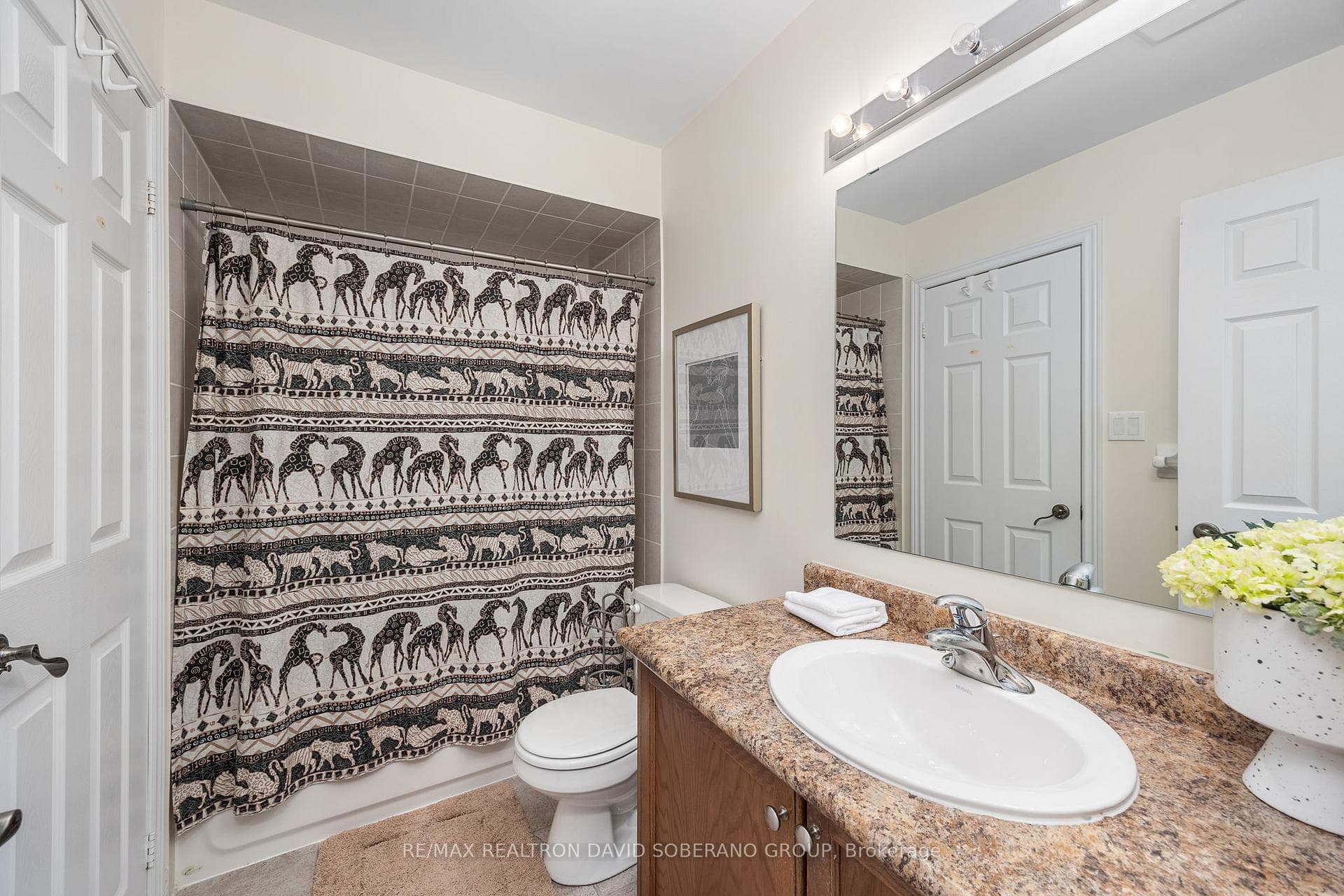 26 Chopin Boulevard photo 36