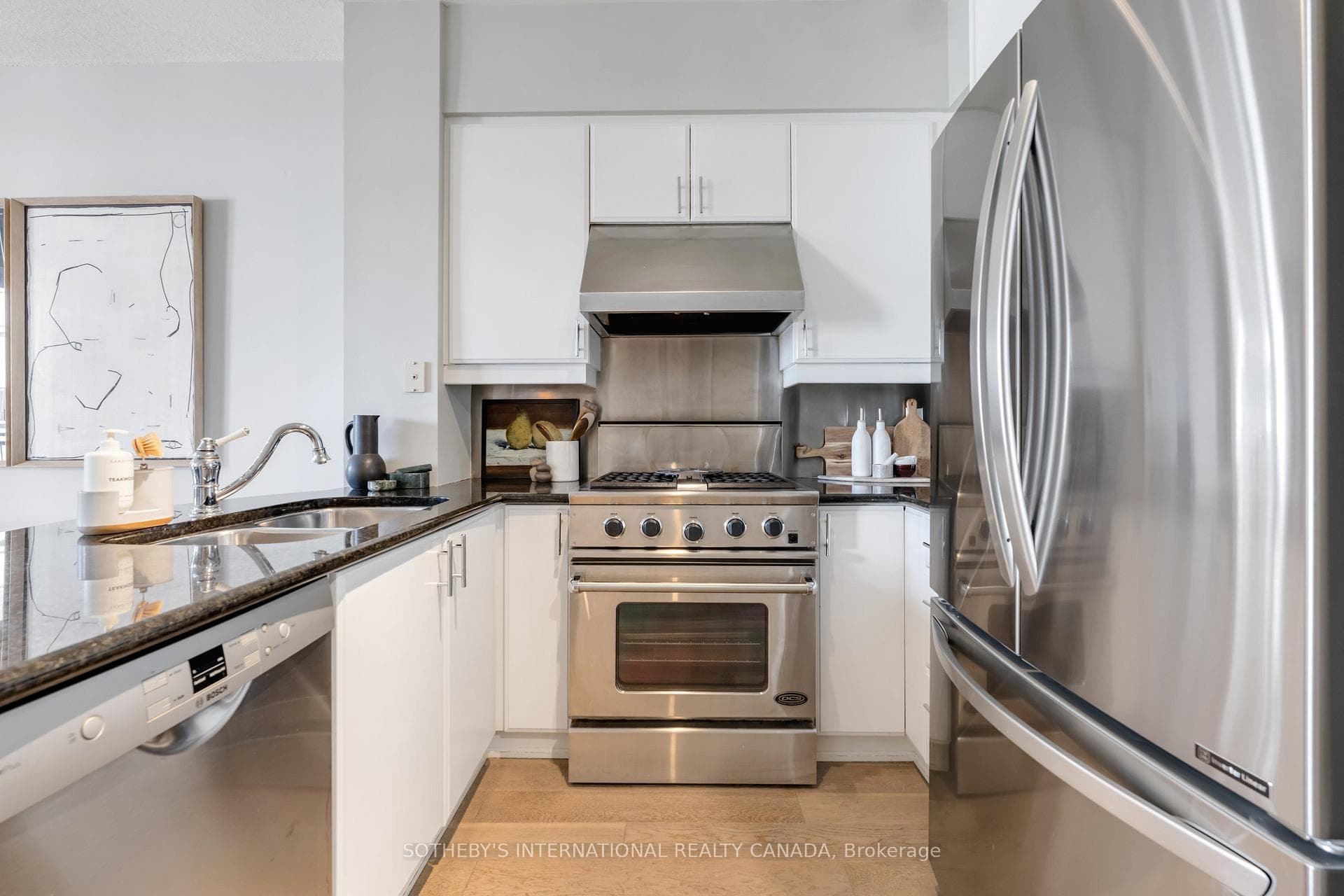 99 Avenue Road Unit 207 photo 4