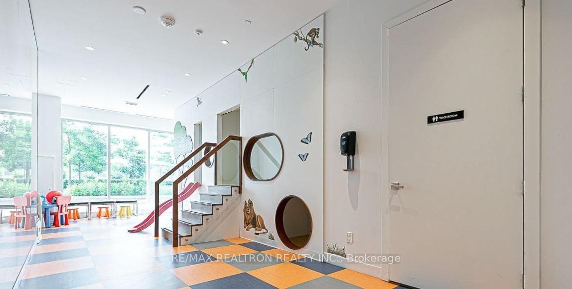 31 Tippett Road Unit 636 photo 28