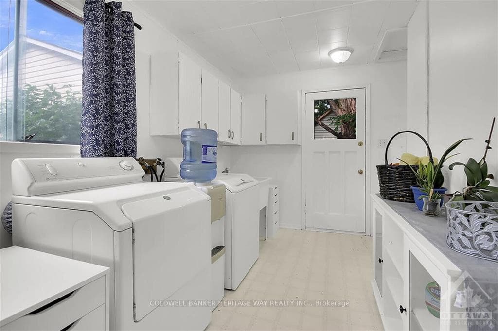 279 MOFFATT Street photo 9
