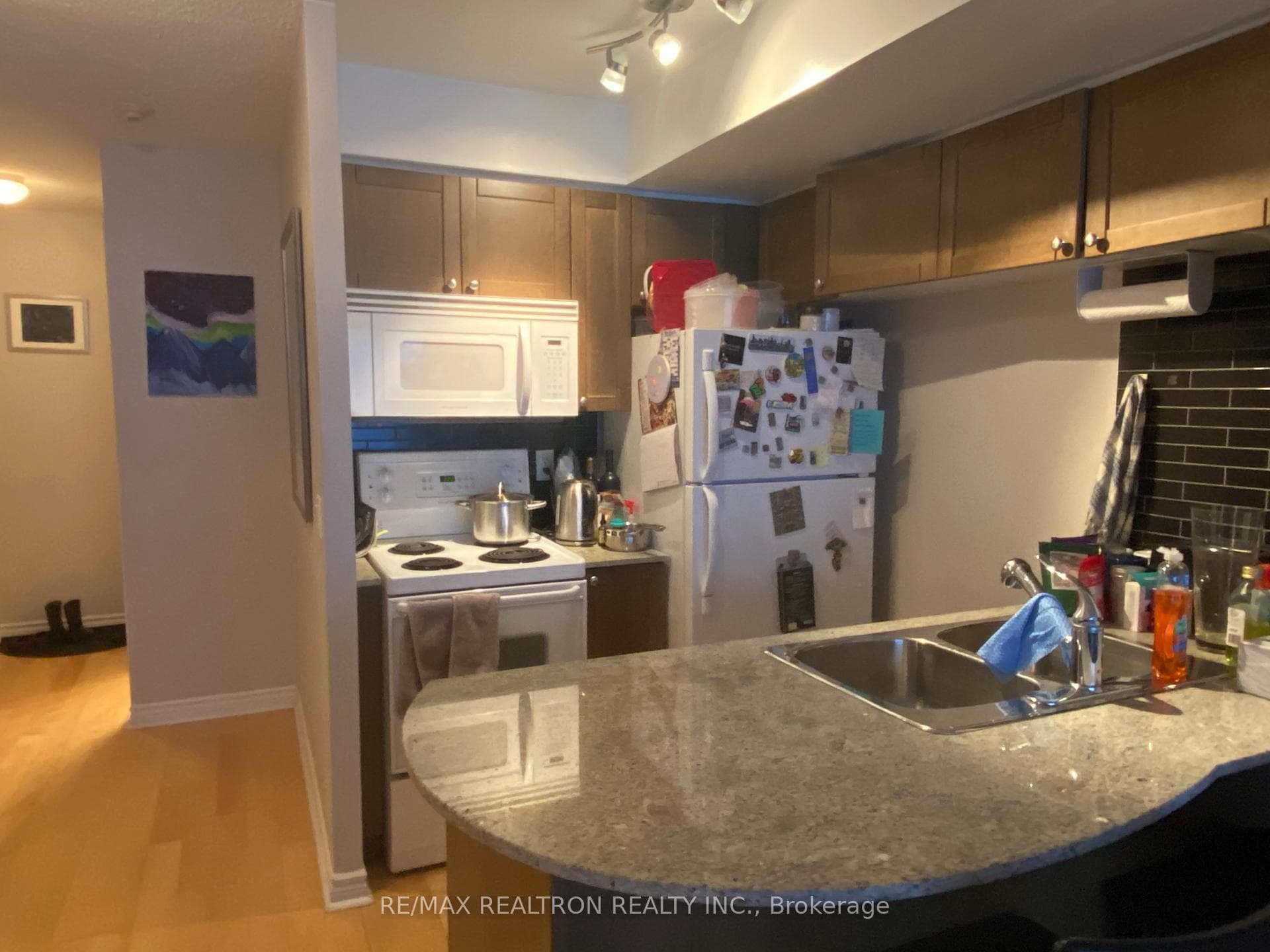 763 Bay Street Unit 415 photo 9