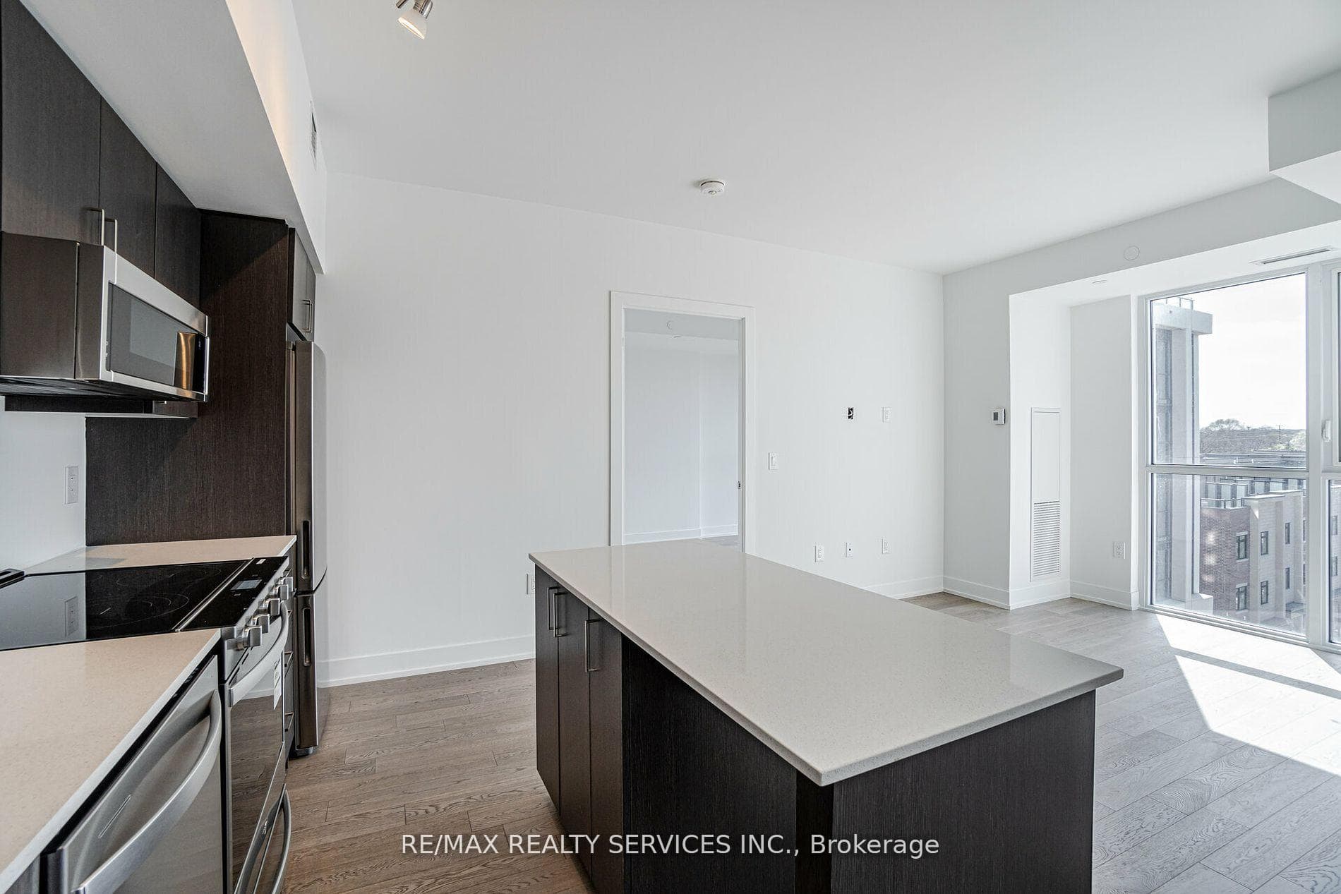 1063 Douglas Mccurdy Comn Circle Unit 502 photo 14