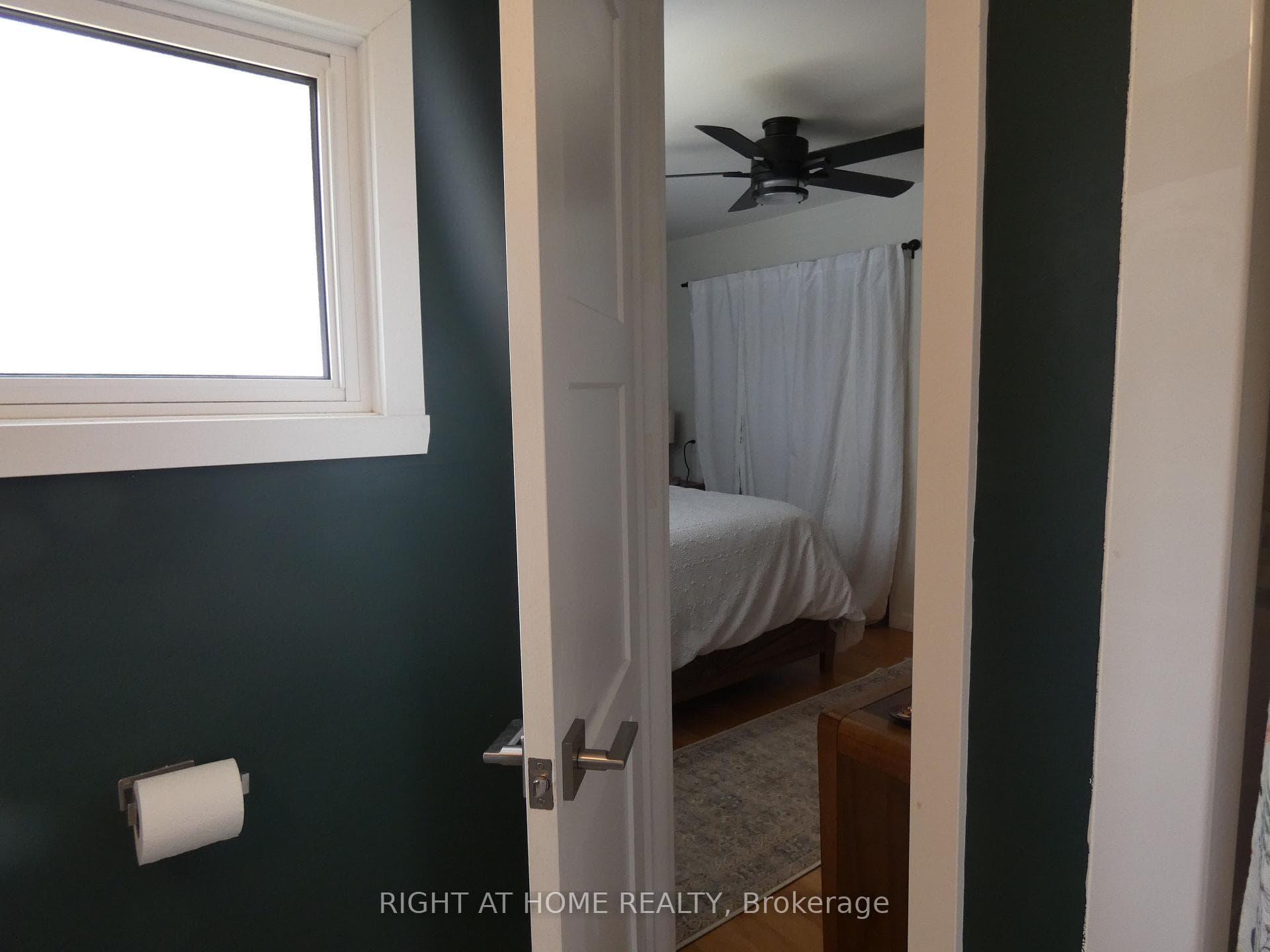 407 KING Street photo 14