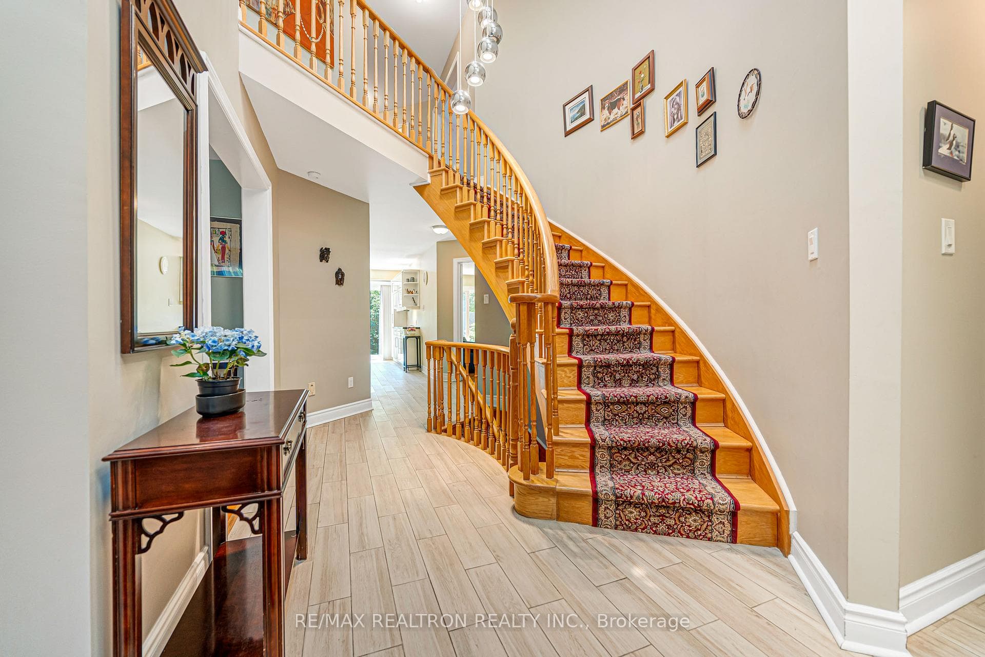 49 Somerset Crescent photo 5