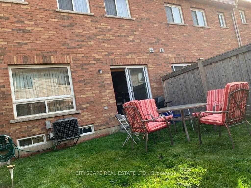 427 Hobbs Crescent photo 36